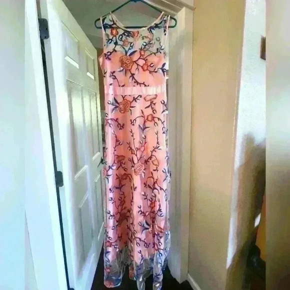 Beautiful Floral Long dress - Picture 1 of 3